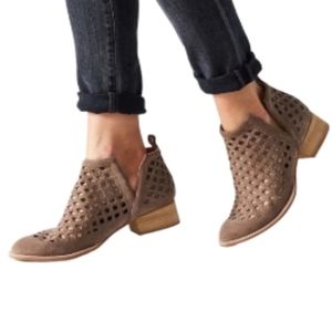 Jeffrey Campbell Taggart Open Weave Cut Out Bootie Suede Beige Tan Size 8